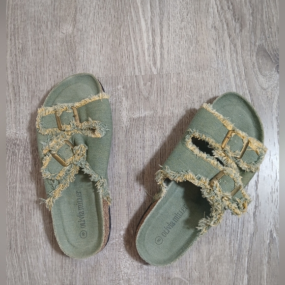 Olivia Miller Green/olive Frayed Buckle Sandals/slide On. Size 8. - Picture 3 of 7